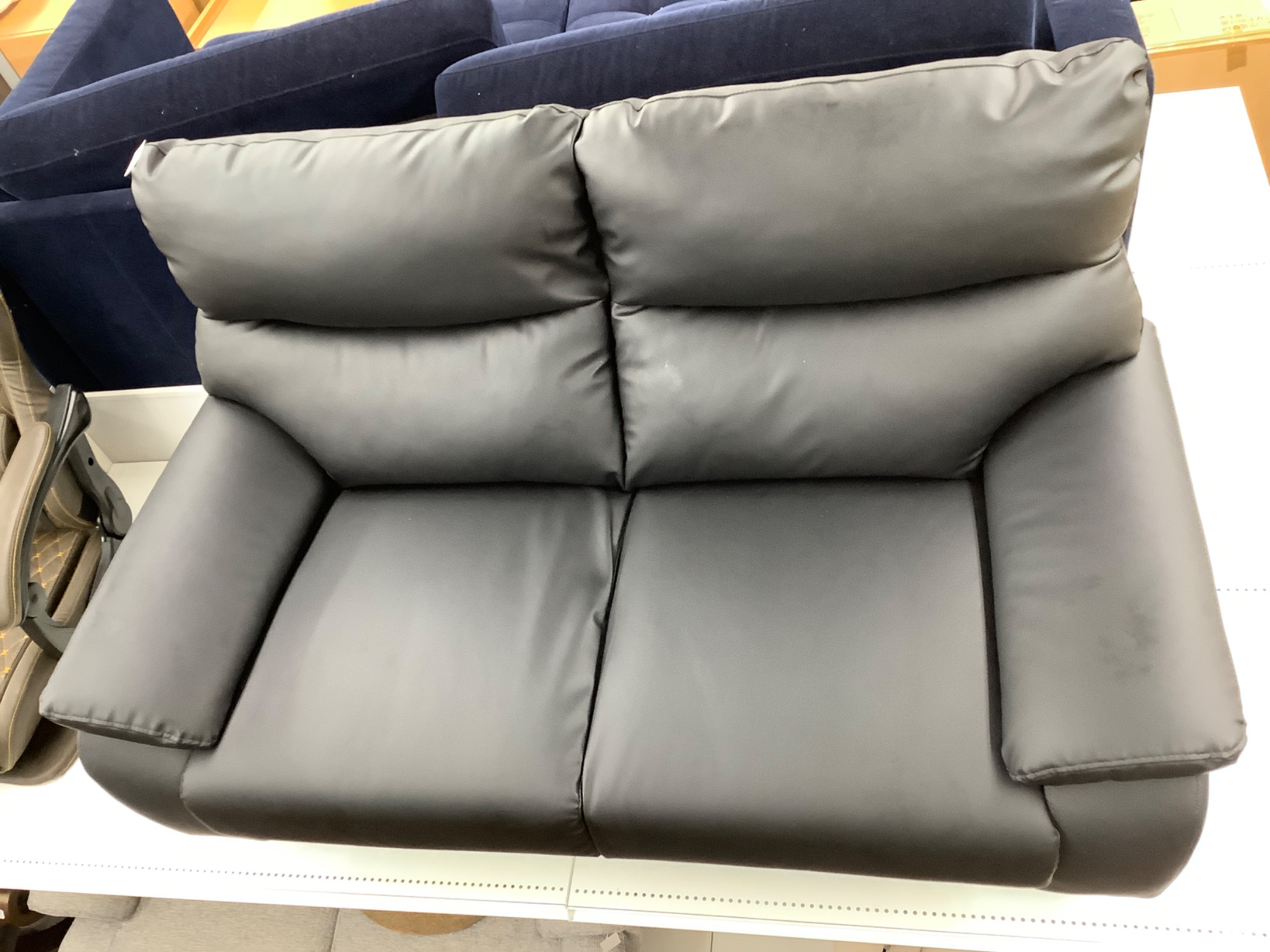 ニトリ】人気合皮シリーズの2人掛けソファーが入荷いたしました｜2025