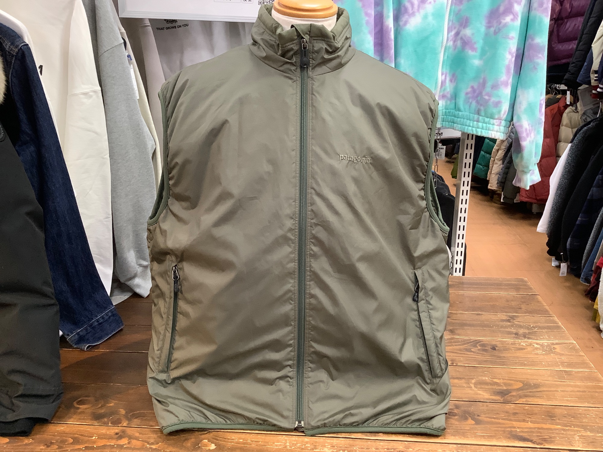 Patagonia (パタゴニア)】 MARSパフボールベスト グリーン サイズXL が