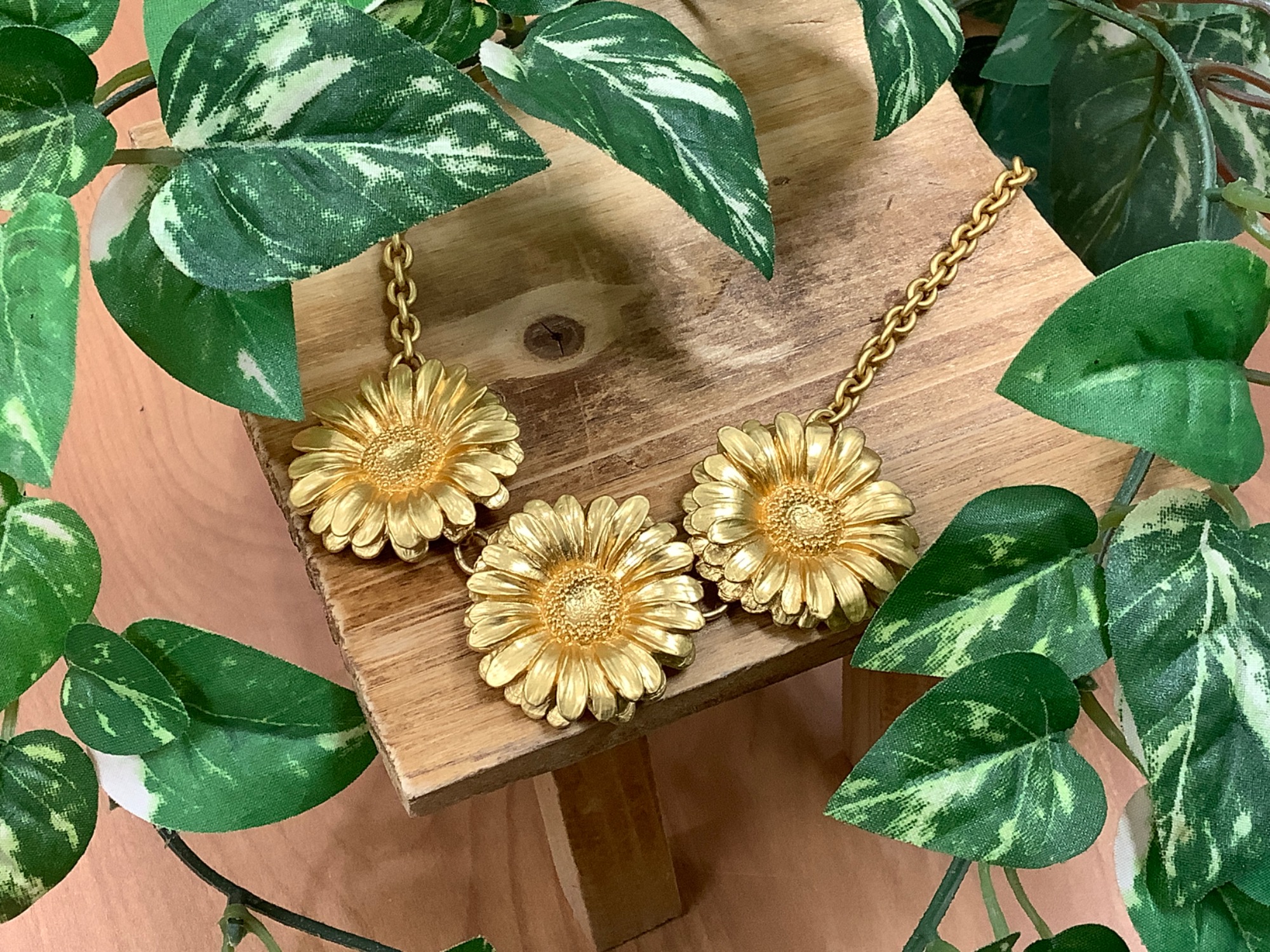 KENZO（ケンゾー）】 フラワーネックレス ゴールド が入荷しました