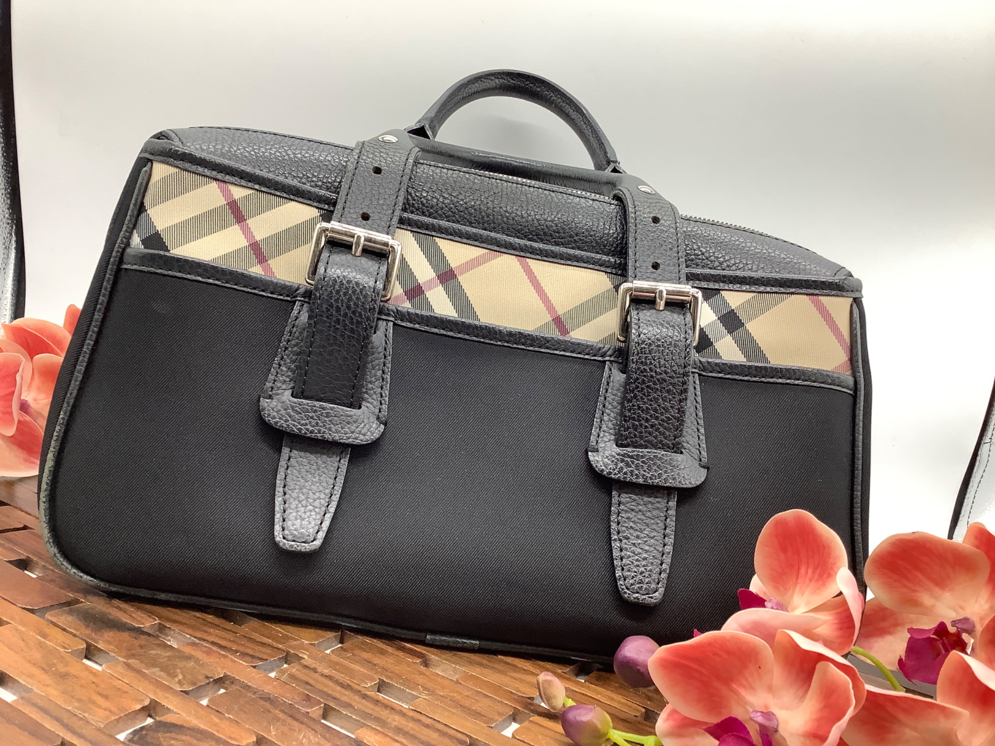 BURBERRY（バーバリー）】ハンドバッグ ノバチェック が入荷しました