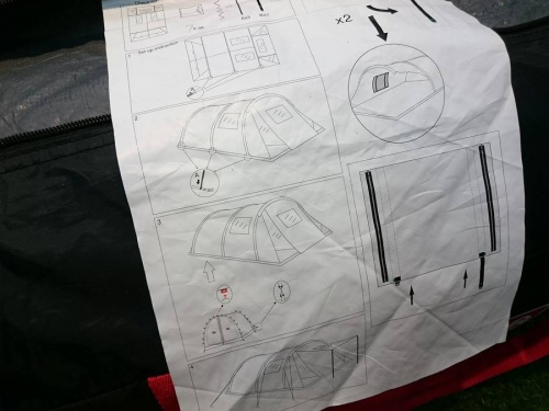 キャンプ用品のテント