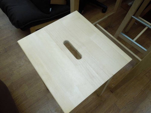 カウンターテーブルの立川