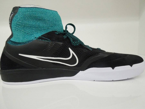 スニーカーのナイキ（NIKE）