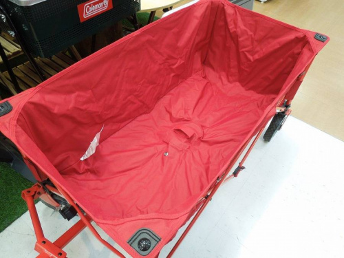 キャンプ用品のアウトドアワゴン