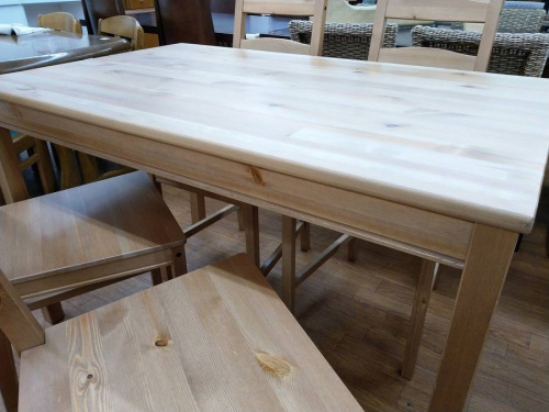 IKEAのダイニングセット