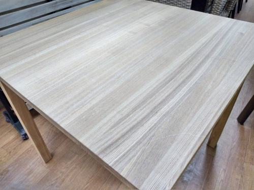 家具・インテリアのダイニングテーブル