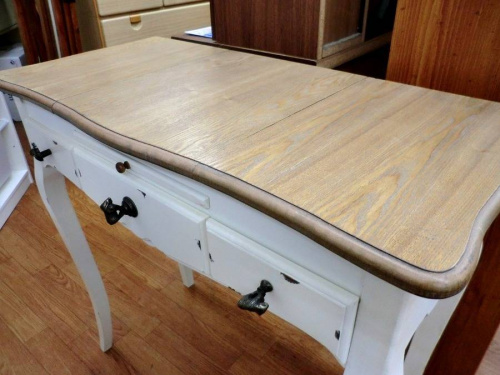 ドレッサーのアンティーク調