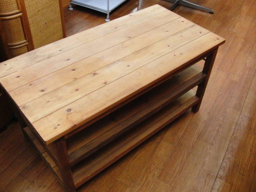 家具のローテーブル