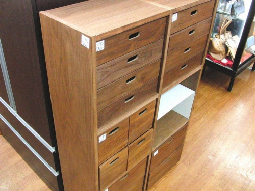 家具のスタッキングシェルフ