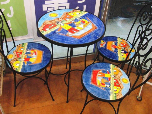 家具のテーブル