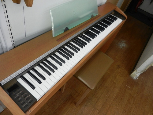 楽器の電子ピアノ
