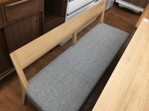 テーブルのダイニング4点セット