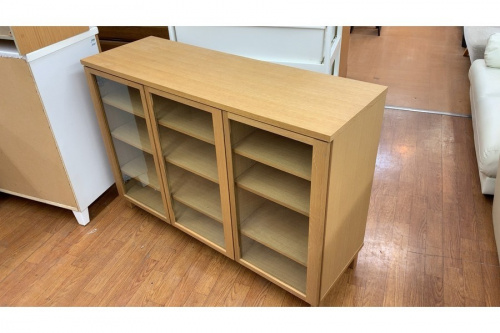 チェストのオーク材キャビネット