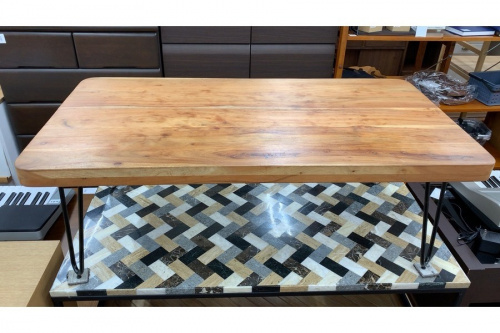 生活家具のテーブル