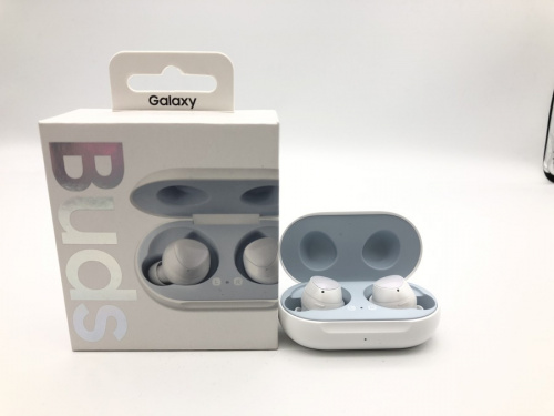 オーディオ機器のヘッドホン