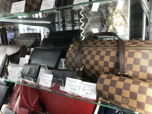 LOUIS VUITTONのポーチ