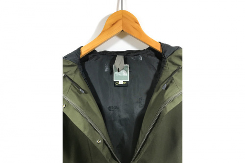ジャケットのTHE NORTH FACE