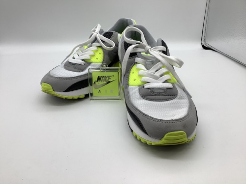 スニーカーのNIKE AIR