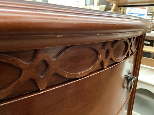 チェストのLYNN HOLLYN