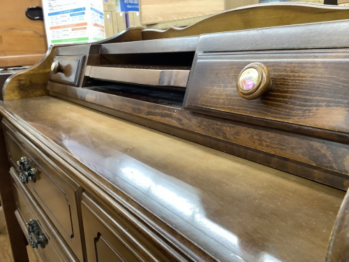 アンティーク調のドレッサー