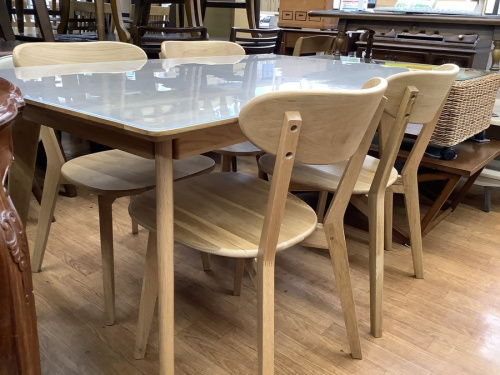 ダイニングセットの大川家具