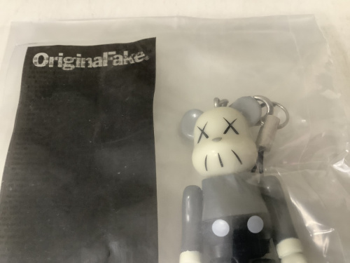 フィギュアのBARE BRICK×KAWS