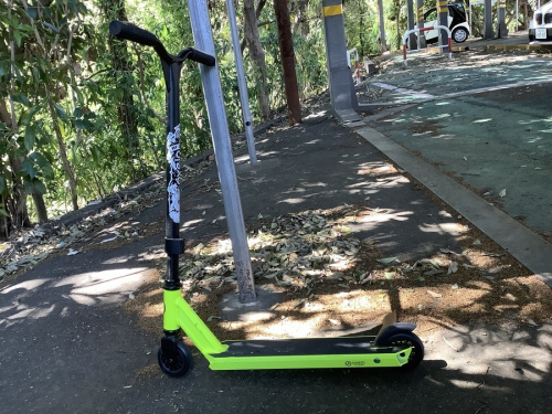 スポーツ用品のキックスケーター