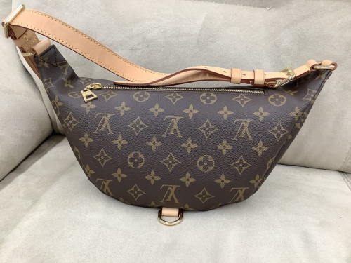 バッグのLOUIS VUITTON