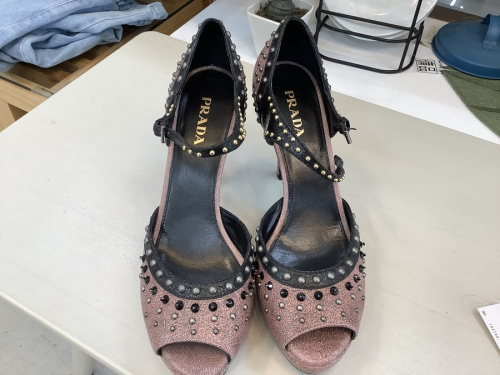 サンダルのPRADA
