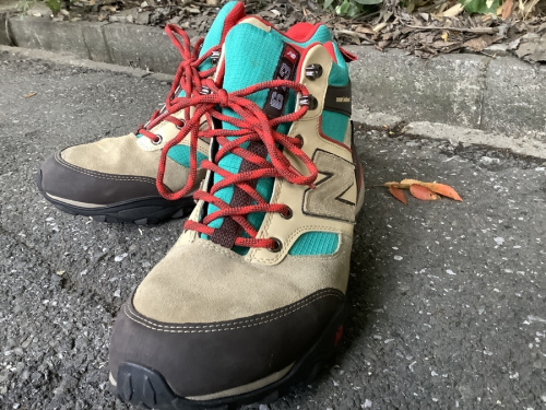 登山靴のトレッキングシューズ