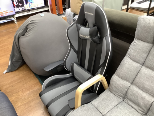 ゲーミングチェアのAKRACING