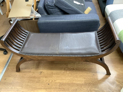 家具のベンチ