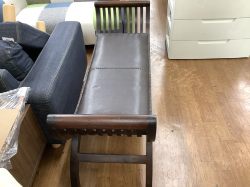 ベンチのカルティニベンチ