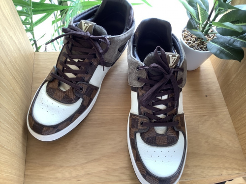 スニーカーのLOUIS VUITTON