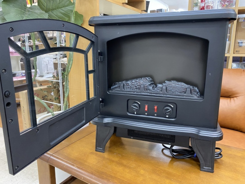 暖炉型ヒーターの石油ストーブ