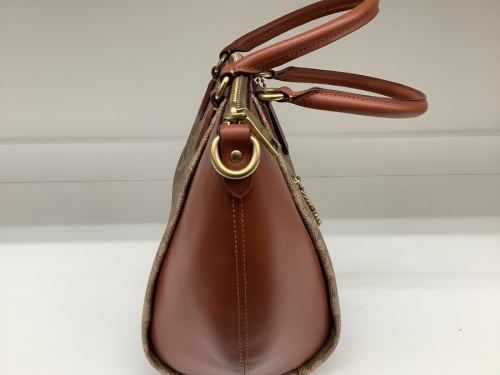 CHANELのLOUIS VUITTON
