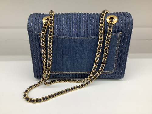 CHANELのCOACH