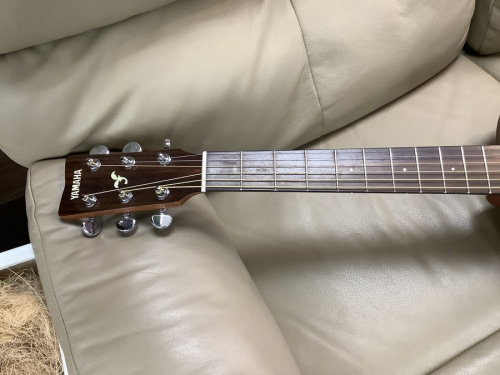 アコースティックギターのYAMAHA