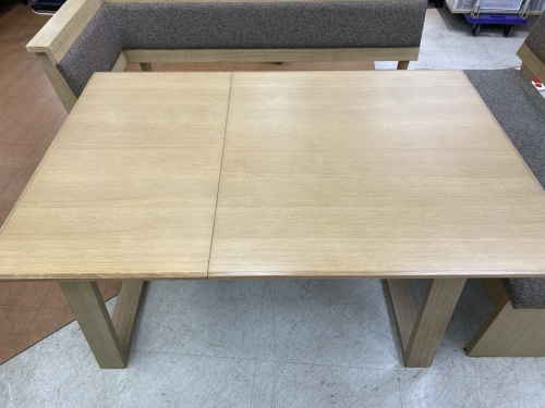 ダイニングセットの生活家具