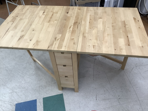 テーブルのIKEA