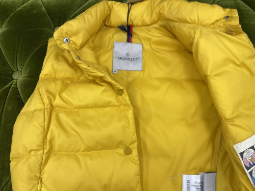 ダウンベストのレディースファッション