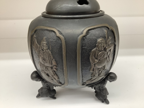 六面間取香炉の吉秀作