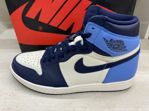 AIR JORDAN1のスニーカー