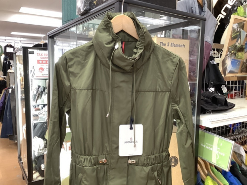 コートのMONCLER（モンクレール）