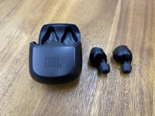 ノイズキャンセリング型イヤホンのイヤホン