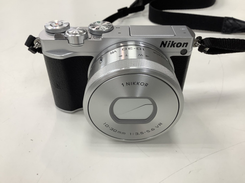 コンパクトカメラのNikon(ニコン)