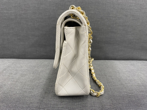 バッグのCHANEL