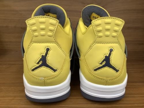AIR JORDAN4のRETRO