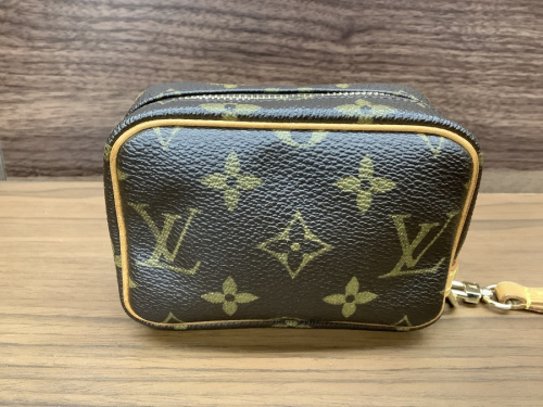 LOUIS VUITTONのポーチ