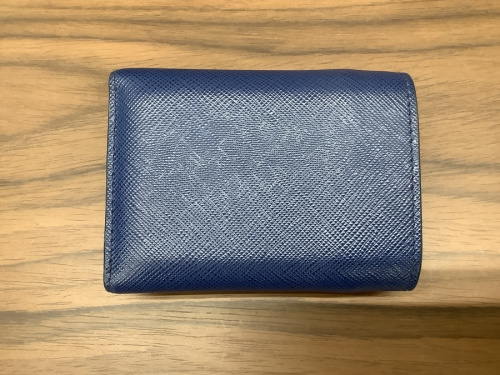 プラダの三つ折り財布